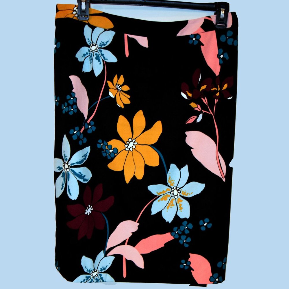Who What Wear Floral Black Skirt with Hidden Side Zipper.  Womens Size 16W